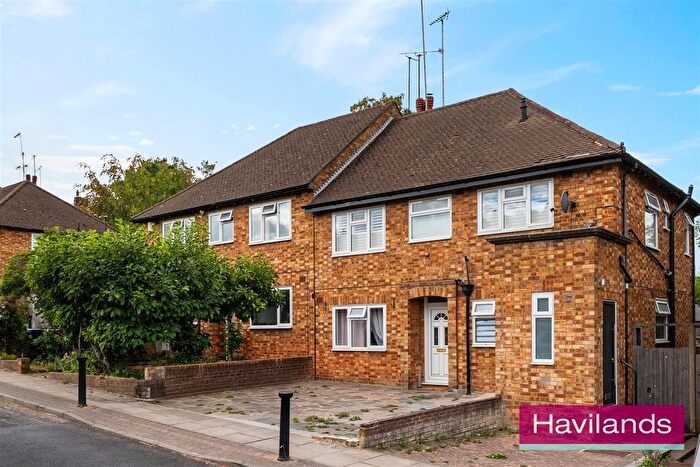 2 Bedroom Maisonette For Sale In The Glade, London, N21