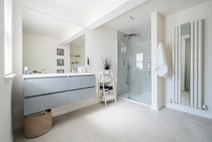 5 Bedroom Detached House For Sale In Botley Road, Burridge, Southampton, SO31