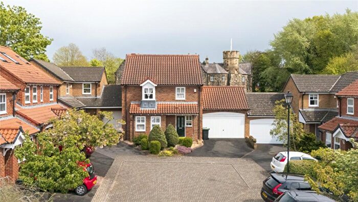 3 Bedroom Link Detached House For Sale In St Giles Close, Durham, DH1