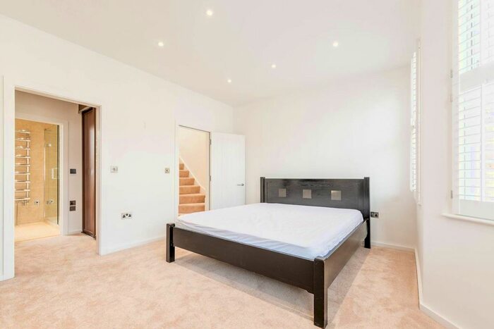 4 Bedroom Terraced House To Rent In Hamilton Road, South Wimbledon, London, SW19