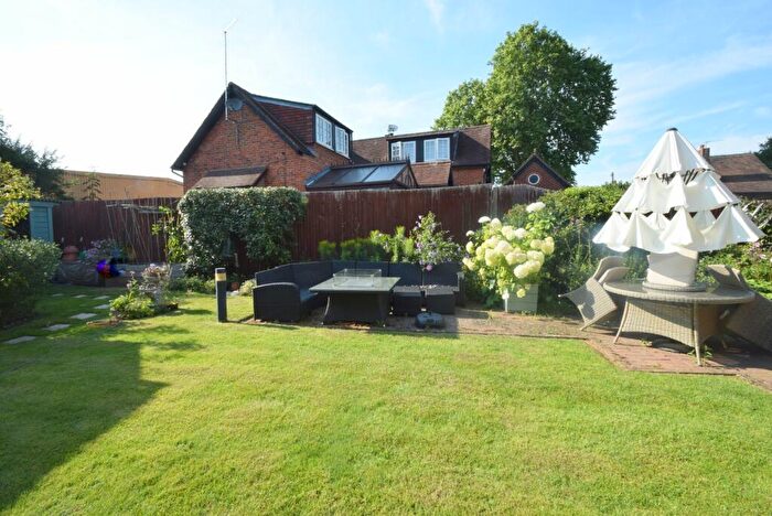 2 Bedroom Apartment For Sale In Straight Road, Old Windsor, Berkshire, SL4