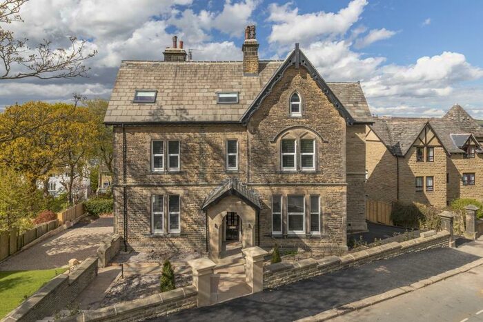 2 Bedroom Flat To Rent In Ashburn House, Parish Ghyll Drive, Ilkley, LS29