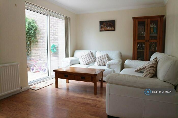 3 Bedroom Semi-Detached House To Rent In Durand Road, Earley, Reading, RG6