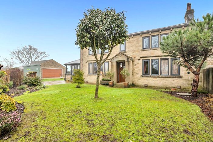 4 Bedroom Detached House For Sale In Wyke Lane, Oakenshaw, Bradford, BD12