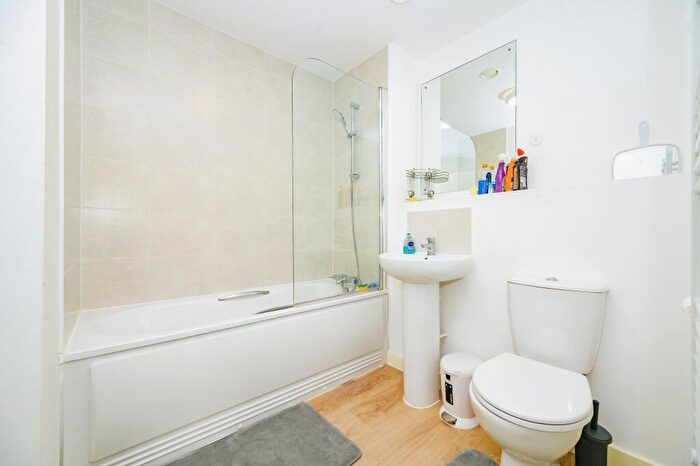 1 Bedroom Flat For Sale In Bongrace Walk, Luton, Bedfordshire, LU4