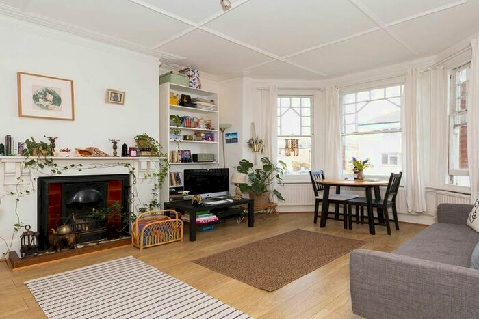 2 Bedroom Flat To Rent In Brondesbury Villas, London, NW6