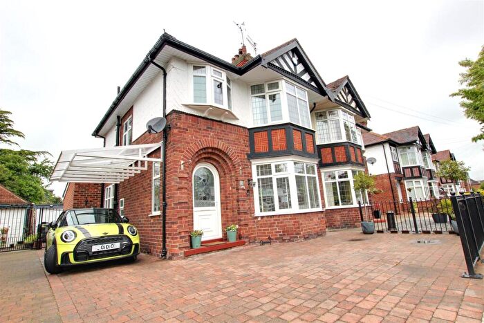 3 Bedroom Semi-Detached House For Sale In Anlaby Common, Hull, HU4