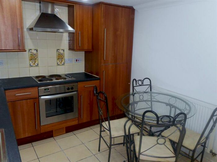 3 Bedroom Flat To Rent In The Walk, Roath, Cardiff, CF24