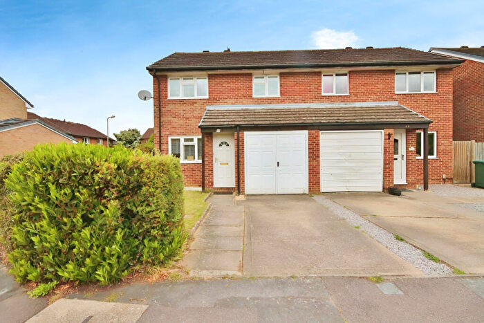 3 Bedroom Semi-Detached House For Sale In Chamberlain Place, Kidlington, OX5