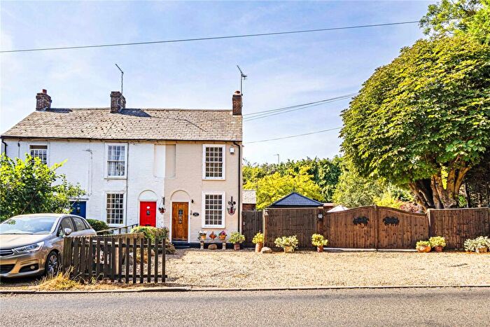 2 Bedroom End Of Terrace House For Sale In Lynch Hill, Kensworth, Bedfordshire, LU6