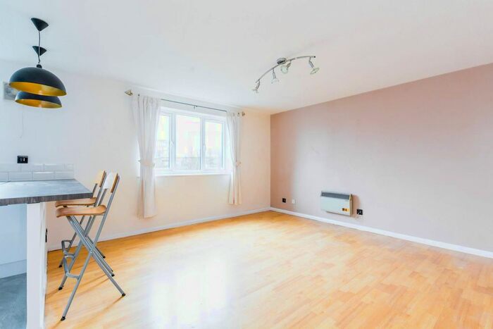 1 Bedroom Flat To Rent In Bridge Meadows, New Cross, London, SE14