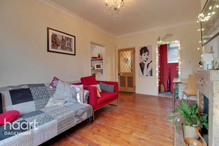 2 Bedroom End Of Terrace House To Rent In Bennetts Castle Lane, Dagenham, RM8