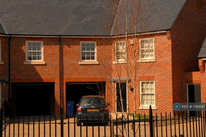 5 Bedroom Semi-Detached House To Rent In St George&#;S Square, Reydon, IP18