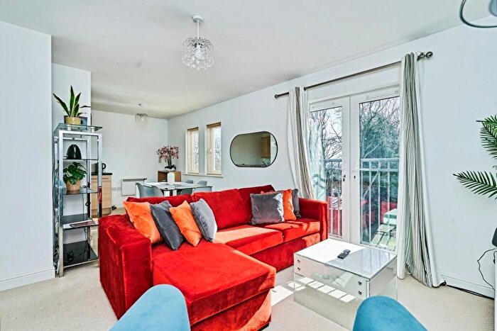 2 Bedroom Flat To Rent In Blue Cedar Drive, Sutton Coldfield, B74