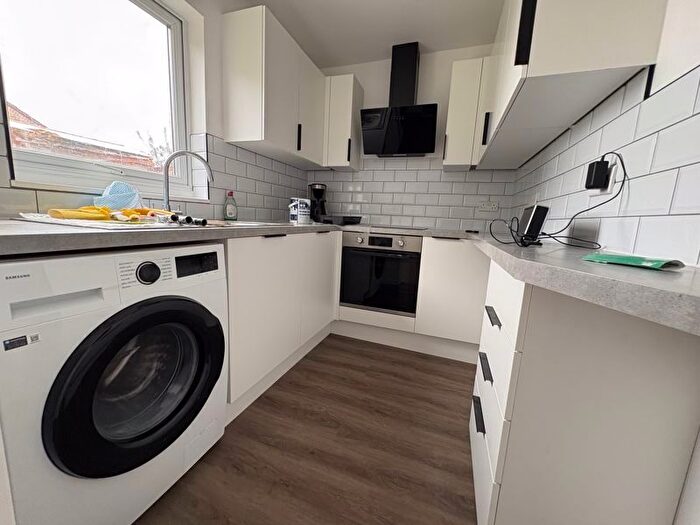 5 Bedroom Semi-Detached House To Rent In Royal Lane, West Drayton, UB7