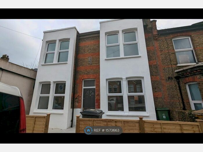 3 Bedroom Semi-Detached House To Rent In Melbourne Road, London, E17