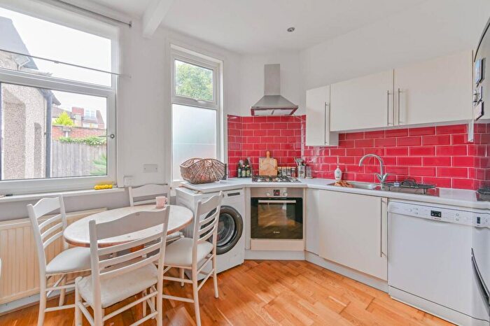 1 Bedroom Flat To Rent In Heaton Road, Tooting, Mitcham, CR4