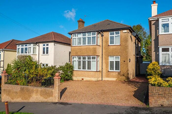 4 Bedroom Detached House To Rent In Waverley Way, Carshalton Beeches, Surrey, SM5