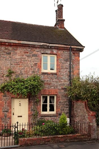 3 Bedroom Cottage To Rent In Station Road, Tonedale, Wellington, TA21