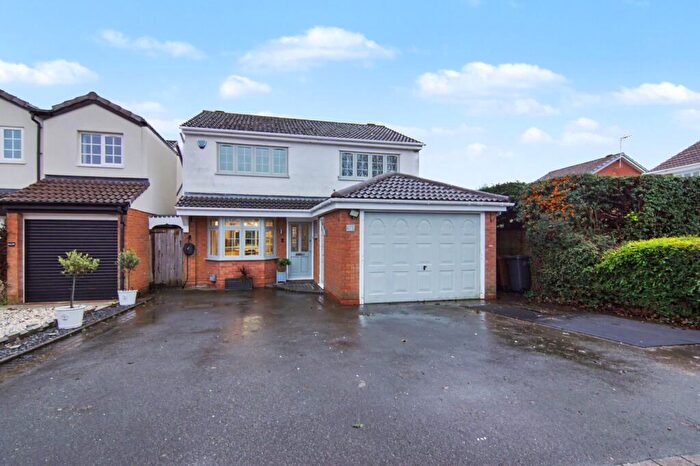 4 Bedroom Detached House For Sale In Kemps Green Road, Balsall Common, CV7