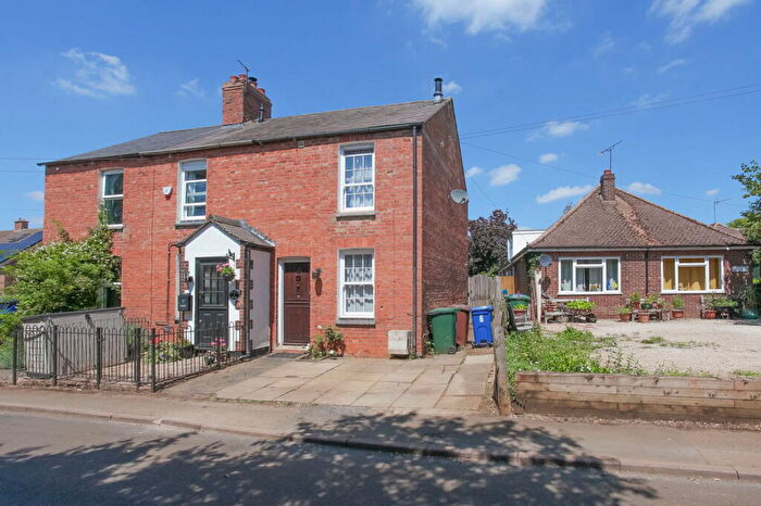 2 Bedroom Cottage For Sale In Wykham Lane, Bodicote, OX15