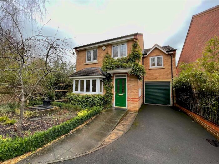 4 Bedroom Detached House To Rent In Huntingdon Gardens, Newbury RG14