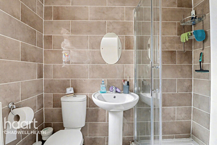 4 Bedroom End Of Terrace House For Sale In Valence Avenue, Dagenham, RM8