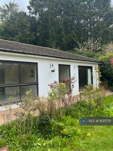 3 Bedroom Bungalow To Rent In Walderslade Road, Chatham Kent, ME5