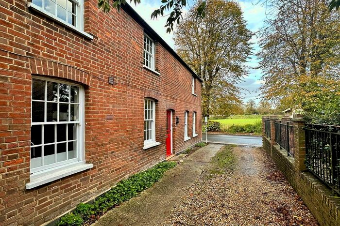 3 Bedroom Detached House To Rent In Priory Road, Chichester, West Sussex, Ns., PO19