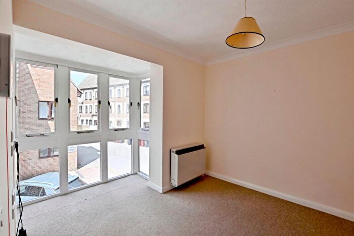1 Bedroom Retirement Property To Rent In Russell Court, Petersfield Road, GU29