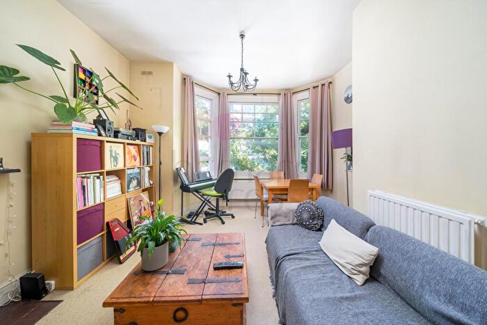 2 Bedroom Flat To Rent In Jacksons Lane, Highgate, London, N6