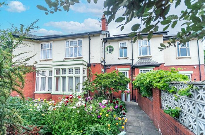 5 Bedroom Semi-Detached House For Sale In Bury Old Road, Heywood, Lancashire, OL10