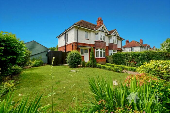 3 Bedroom Semi-Detached House For Sale In Skye Hall Hill, Boxted, CO4