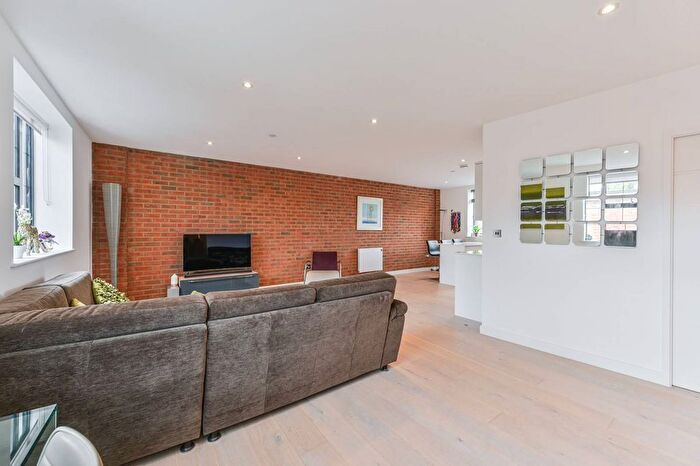 2 Bedroom Flat To Rent In St James's Road, Bermondsey, London, SE1