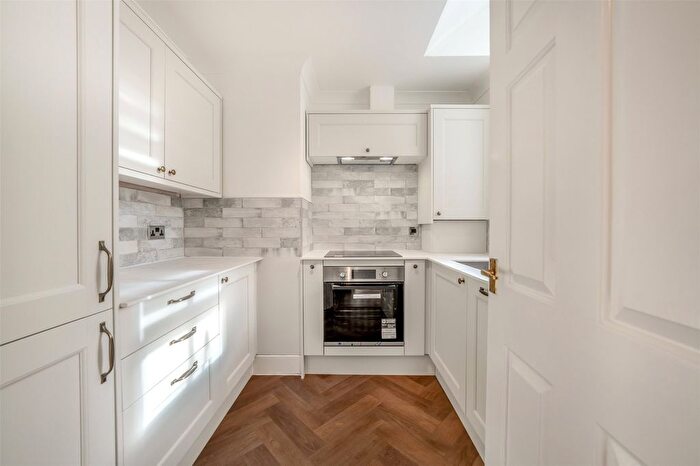 1 Bedroom Flat To Rent In Compayne Gardens, South Hampstead, London, NW6