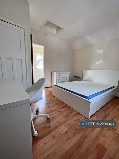 6 Bedroom Semi-Detached House To Rent In Begbrook Lane, Bristol, BS16