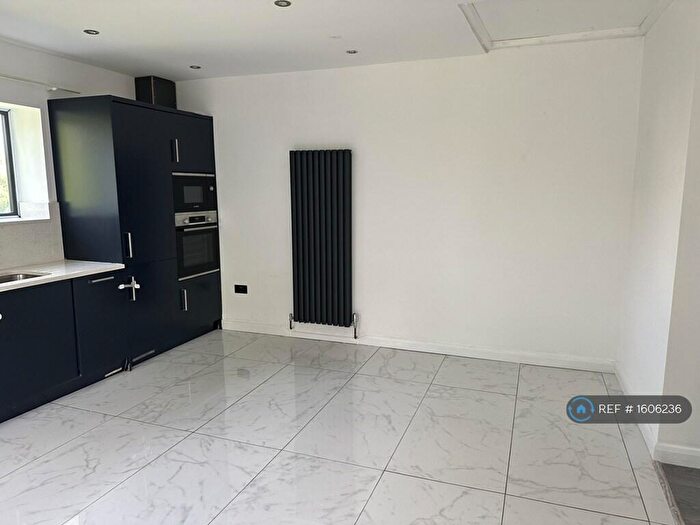 1 Bedroom Flat To Rent In London Road, Sittingbourne, ME10