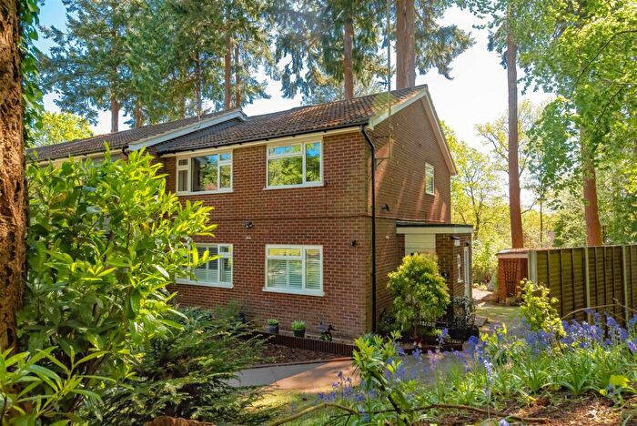 2 Bedroom Maisonette For Sale In Gibbet Lane, Camberley, GU15