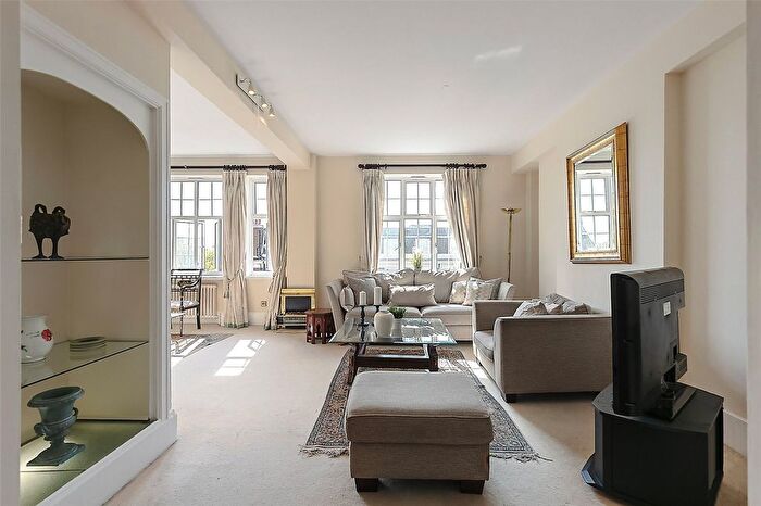 2 Bedroom Flat To Rent In Kenton Court, Kensington High Street, W14
