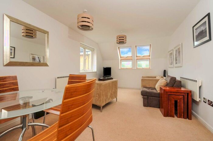 2 Bedroom Flat To Rent In Garratt Lane, London, SW18