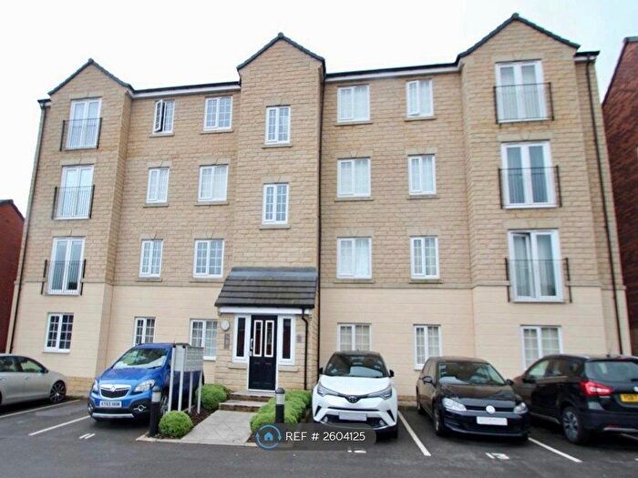 2 Bedroom Flat To Rent In Langsett Court, Bradford, BD9