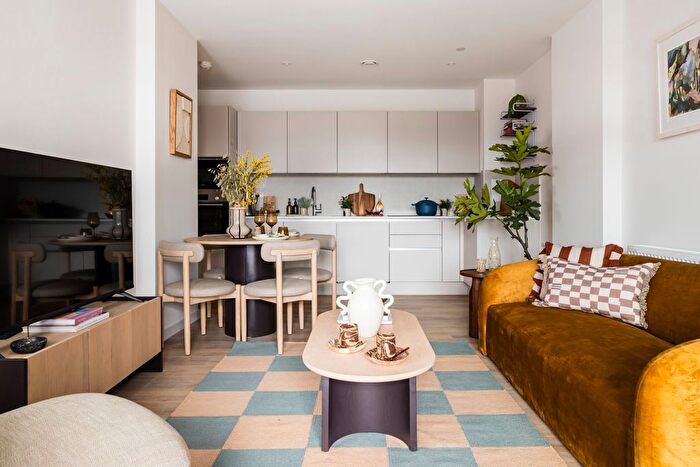 2 Bedroom Flat To Rent In Hayes, UB3