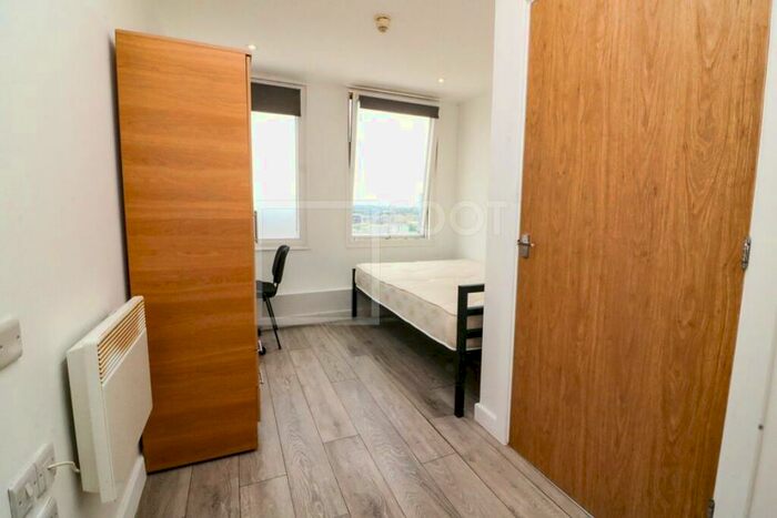 Flat To Rent In Colonnade House, City Centre, BD1