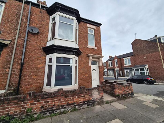 3 Bedroom Flat To Rent In Trajan Street, South Shields, NE33
