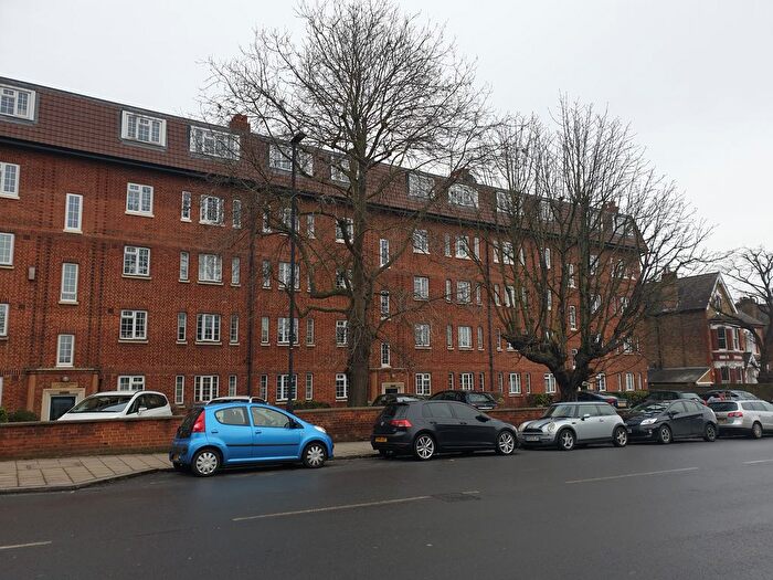 2 Bedroom Flat To Rent In Lancaster Avenue, London, SE27