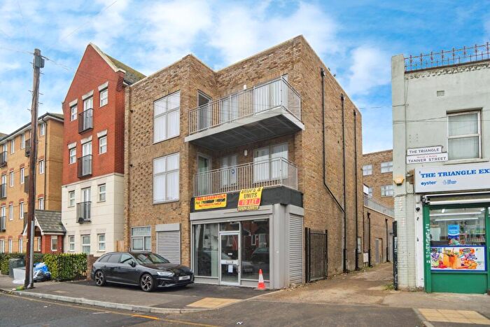 1 Bedroom Flat To Rent In Varn House, IG11