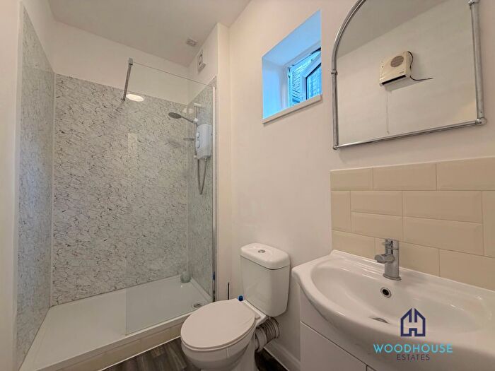 Studio To Rent In Oakleigh Road North, London, N20