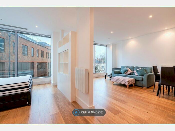 Studio To Rent In Staines Road, Hounslow, TW3