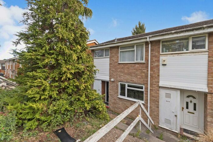 3 Bedroom Property To Rent In Devon Road, Luton, LU2