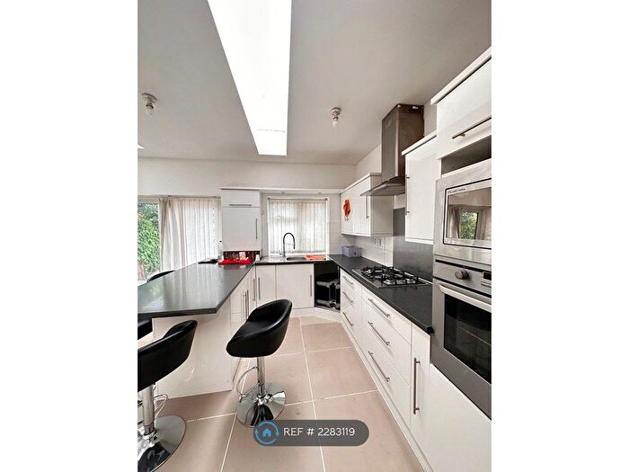 4 Bedroom Semi-Detached House To Rent In Hounslow, Hounslow, TW3